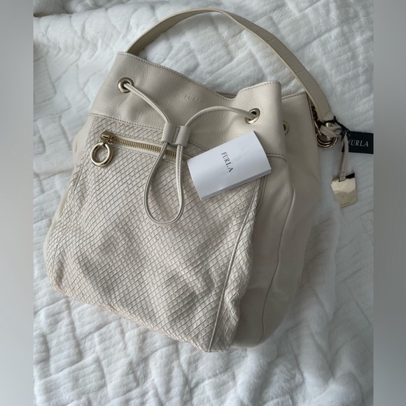 Furla Large Cream Hobo Bag NWT - Picture 11 of 15